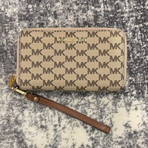 Michael Kors Jet Set Continental Wallet